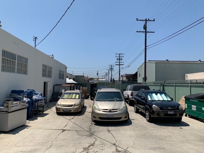 More Photos Of 15505-15515 Minnesota Ave, Paramount Warehouse For Lease