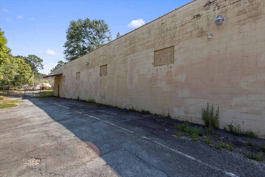 More Photos Of 987 Hollywood Rd NW, Atlanta Industrial For Sale