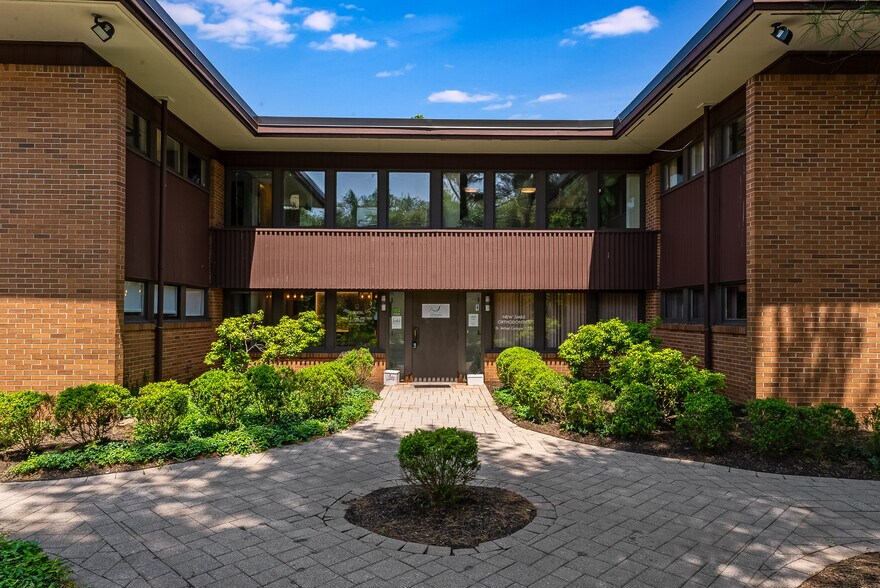 More Photos Of 8 Shunpike Rd, Madison Office For Sale