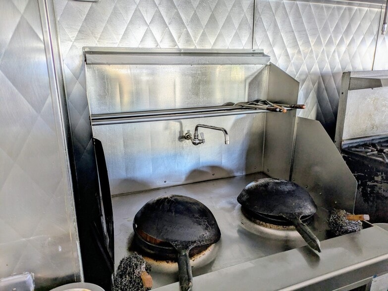 More Photos Of 15928 Ventura Blvd, Encino Storefront Retail Office For Lease