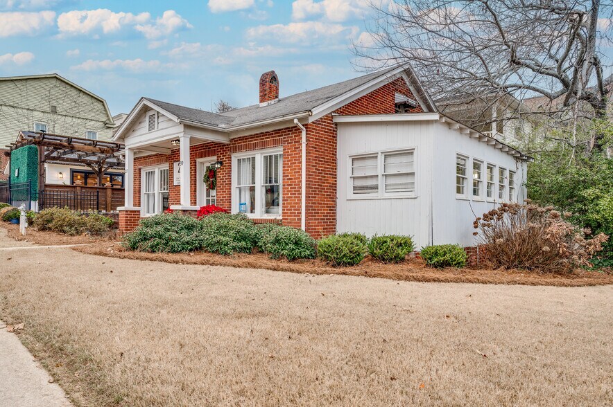More Photos Of 27 S Park St, Dahlonega Hotel For Sale