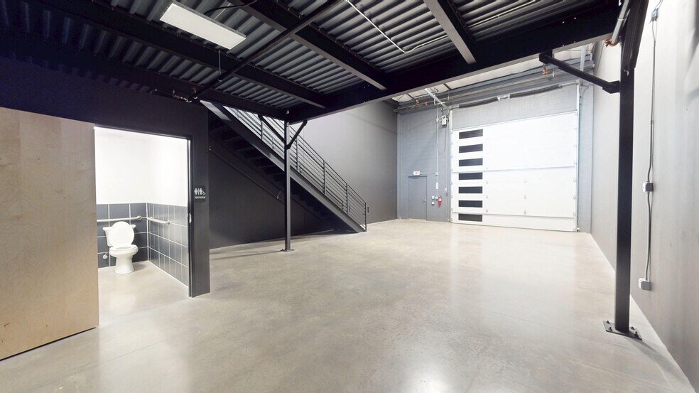 More Photos Of 2100 Double Creek Dr, Round Rock Warehouse For Lease