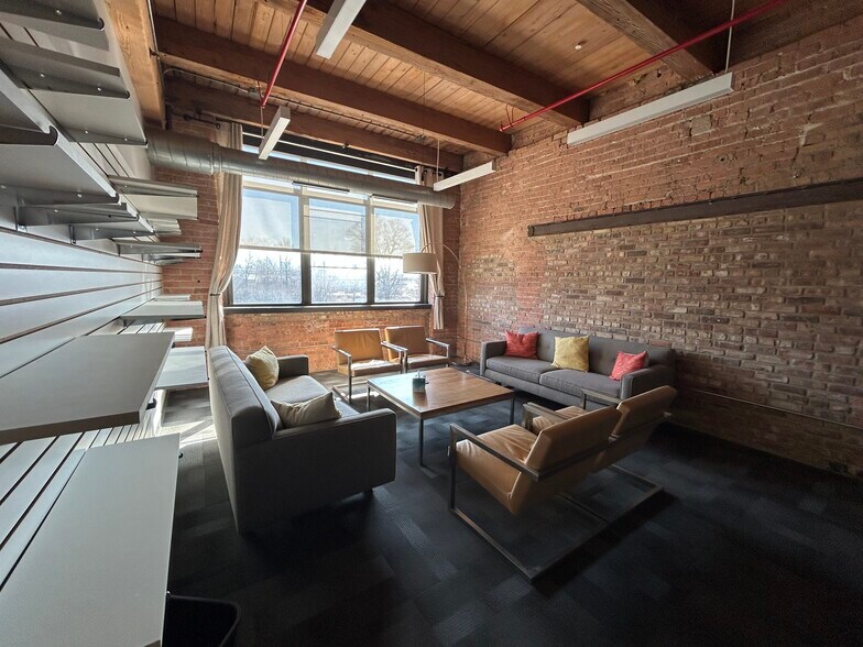 More Photos Of 700 N Sacramento Blvd, Chicago Loft Creative Space For Lease