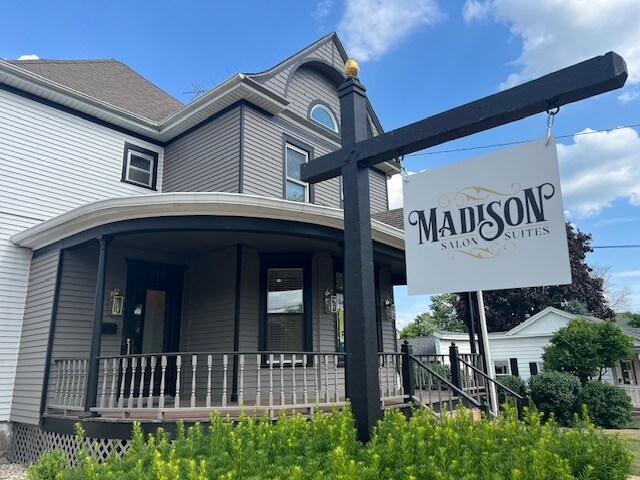 Primary Photo Of 210 N Madison St, Woodstock General Retail For Lease