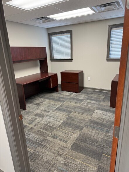 More Photos Of 6334 Peters Creek Rd, Roanoke Office For Lease