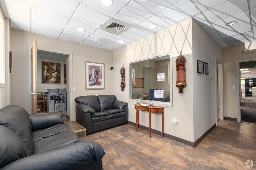 More Photos Of 1898 Highway 33, Hamilton Office For Sale