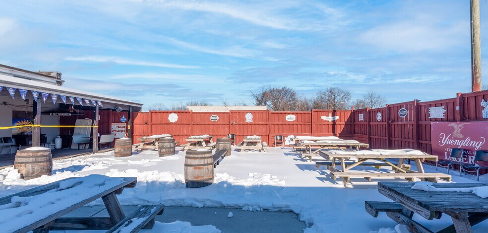 More Photos Of 2816 Old North Point Rd, Baltimore Bar For Sale