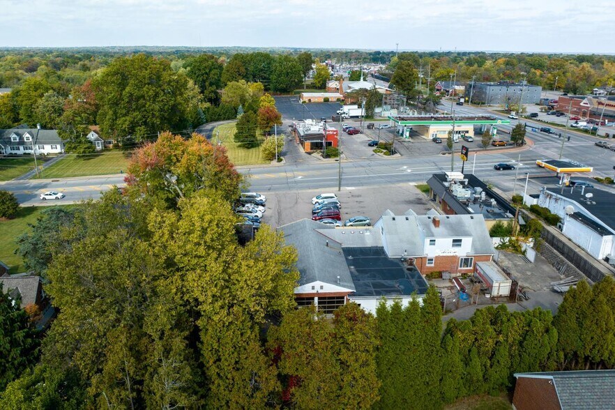 More Photos Of 913-915 W Galbraith Rd, Cincinnati Auto Repair For Sale