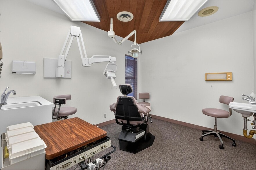 More Photos Of 249 E Redondo Ave, Long Beach Medical For Sale