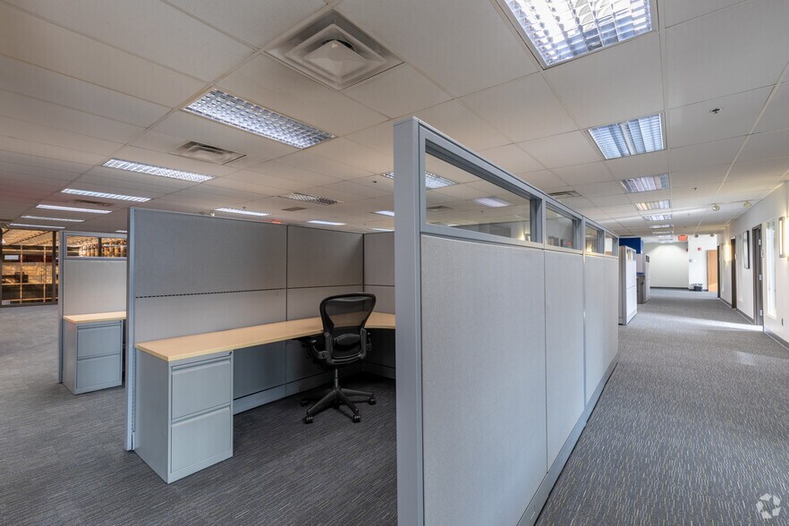 More Photos Of 25200 Telegraph Rd, Southfield Office For Lease