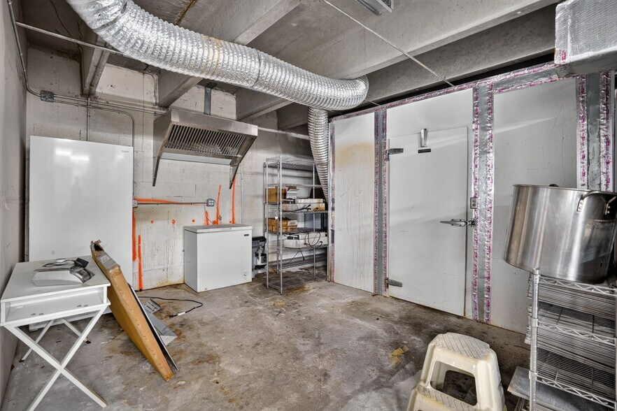 More Photos Of 8485-8499 NW 54th St, Miami Warehouse For Sale