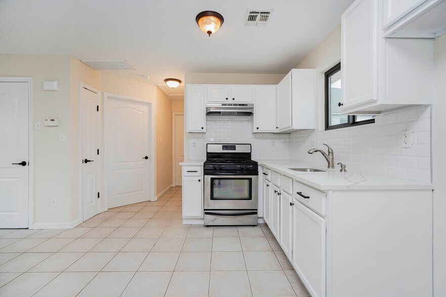 More Photos Of 21 Prall Ave, Staten Island Office Residential For Sale