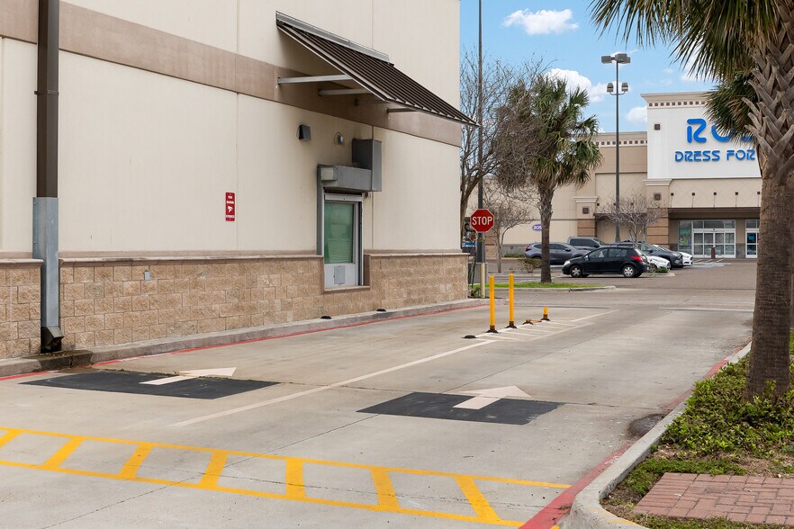 More Photos Of 901 S 10th St, McAllen Freestanding For Sale