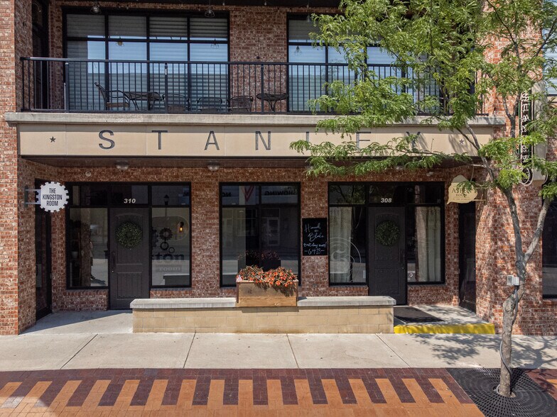 More Photos Of 308-312 SE Douglas St, Lee's Summit Freestanding For Sale