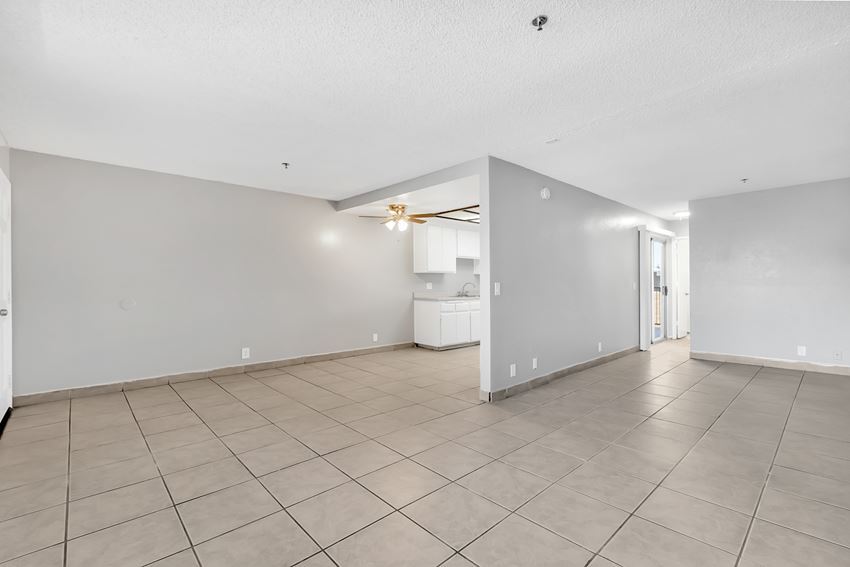 More Photos Of 710 W Washington Ave, Santa Ana Apartments For Sale