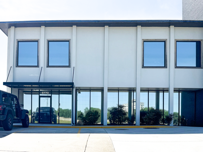 Primary Photo Of 5770 E Skelly Dr, Tulsa Office For Lease