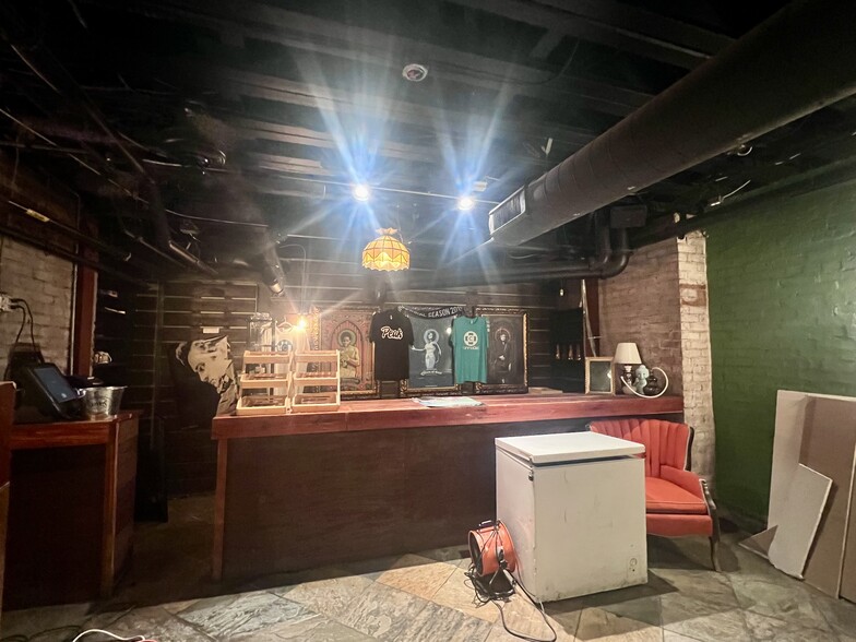 More Photos Of 95 S Main St, Memphis Storefront Retail Office For Lease