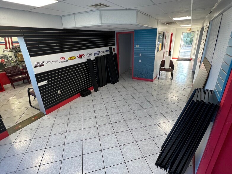 More Photos Of 7000 Park Blvd, Pinellas Park Freestanding For Lease