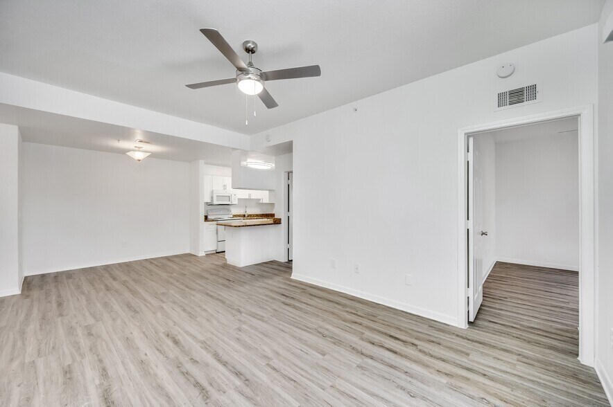 More Photos Of 13009 Kain Palms Ct, Tampa Dormitory For Sale