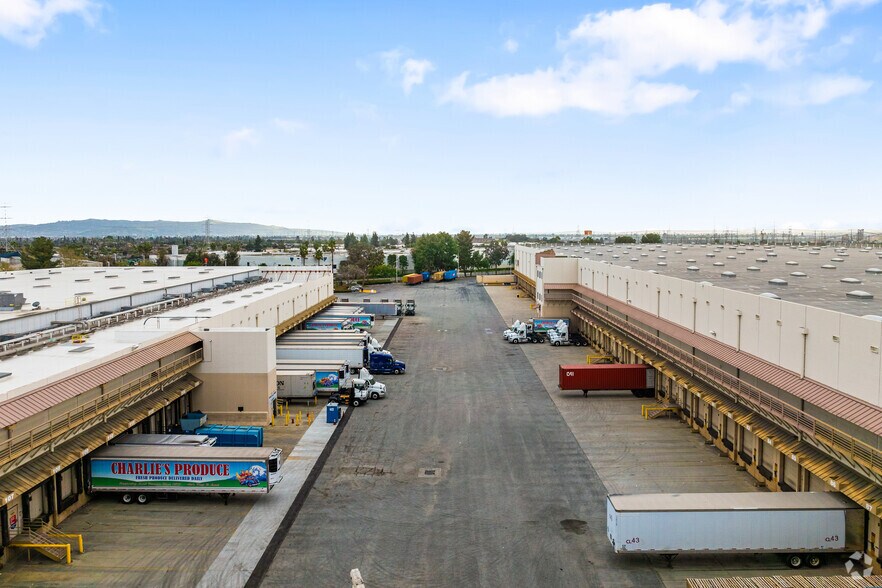 More Photos Of 5301 Rivergrade Rd, Irwindale Refrigeration Cold Storage For Lease