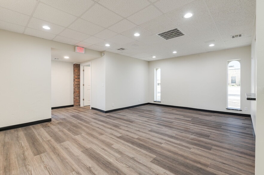 More Photos Of 2812-2816 W Hefner Rd, Oklahoma City Office For Lease