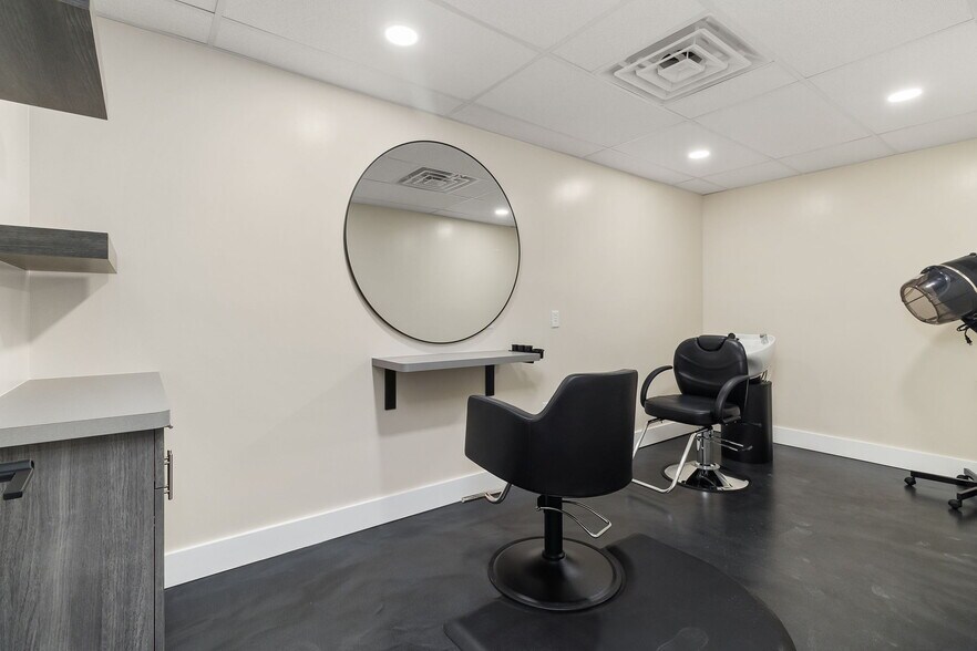 More Photos Of 1900 Tamiami Trl, Punta Gorda Office For Sale