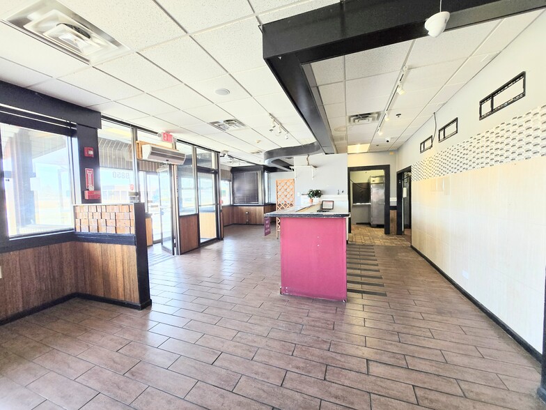 More Photos Of 9850 Milwaukee Ave, Glenview Fast Food For Sale