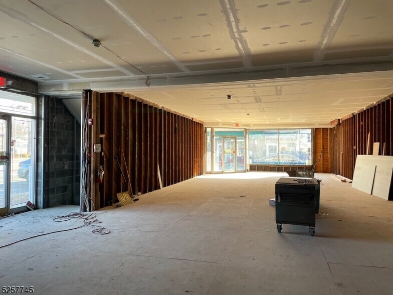 More Photos Of 207 Diamond Bridge Ave, Hawthorne General Retail For Sale