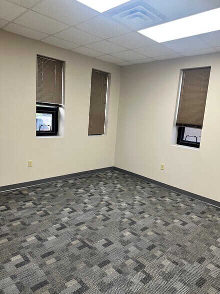 More Photos Of 515 Nine North Ct, Alpharetta Industrial For Lease