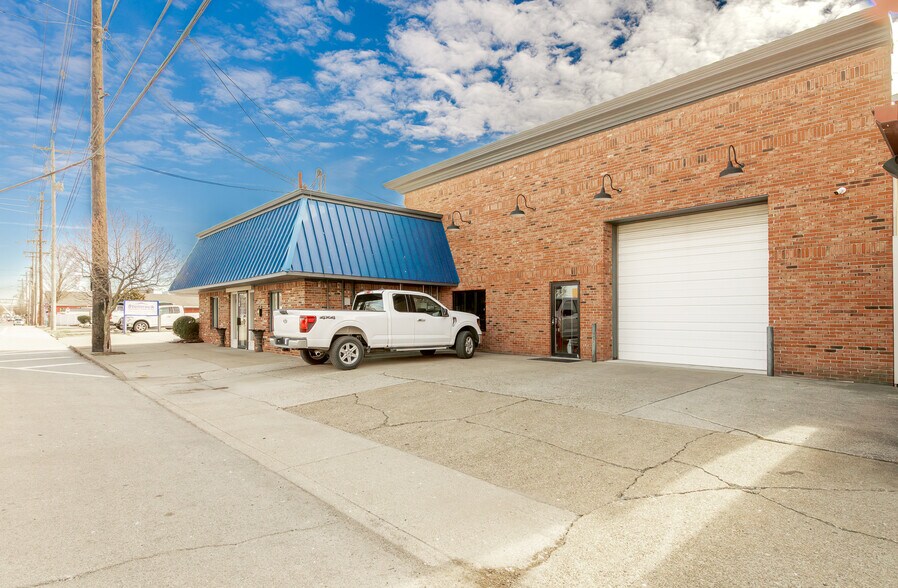 Primary Photo Of 1034 Story Ave, Louisville Light Manufacturing For Lease