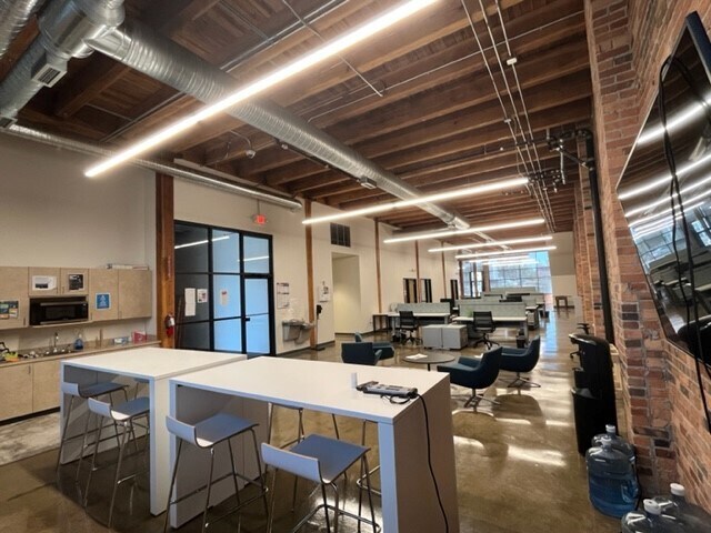 More Photos Of 1816 Walnut St, Kansas City Office For Sale