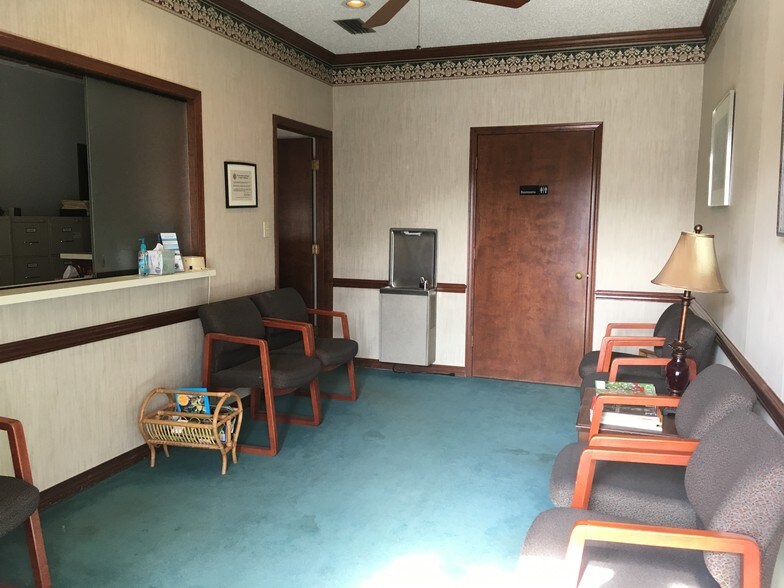 More Photos Of 6160 N Davis Hwy, Pensacola Office For Sale