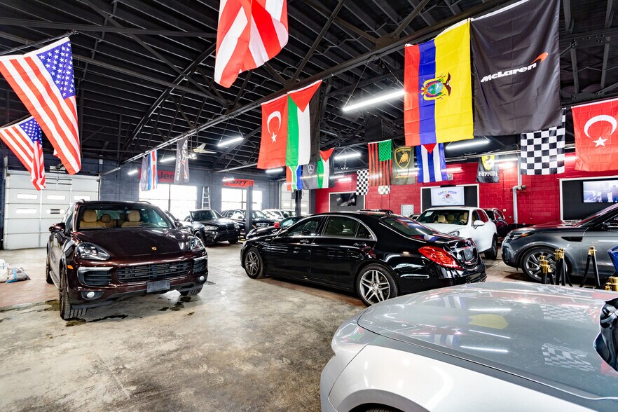 More Photos Of 909 E Route 130, Burlington Auto Dealership For Sale