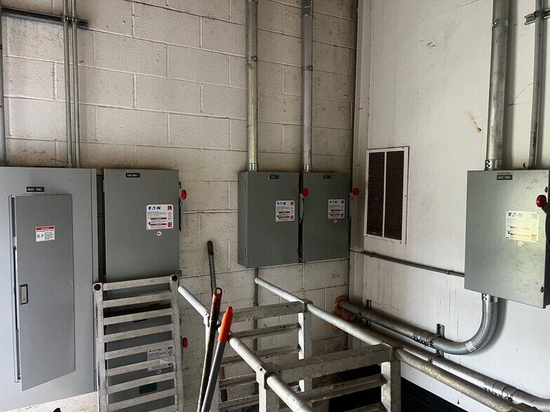More Photos Of 2804 NW 10th St, Oklahoma City Manufacturing For Sale