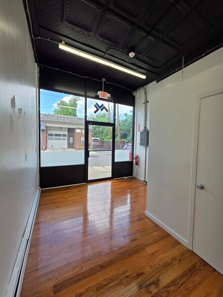 More Photos Of 30 W Fort Lee Rd, Bogota Storefront Retail Office For Lease