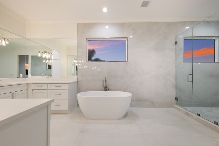 More Photos Of 1718 Bay St, Sarasota Specialty For Sale