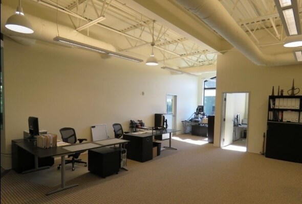 More Photos Of 25030 SW Parkway Ave, Wilsonville Office For Sale
