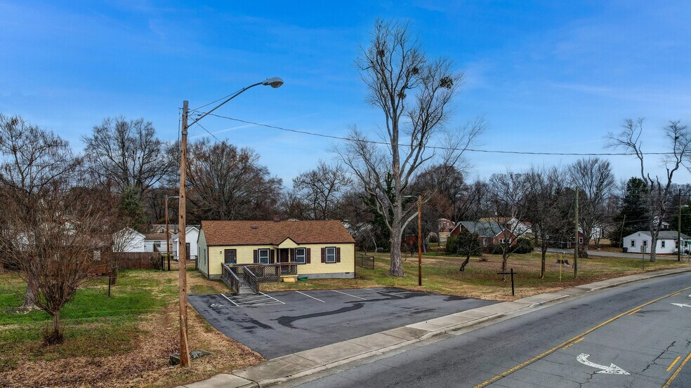 More Photos Of 1806 Vance St, Reidsville General Retail For Sale
