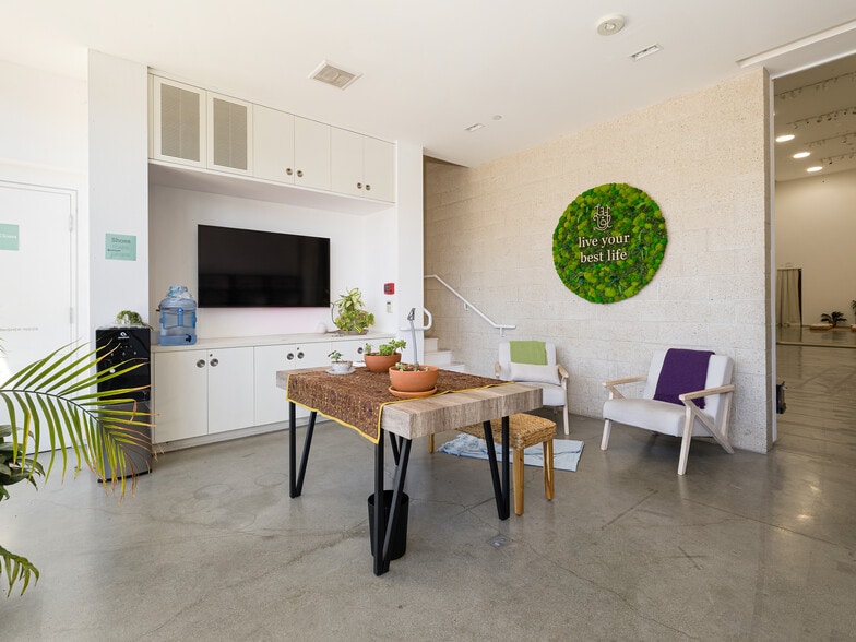 More Photos Of 208 Main St, El Segundo Loft Creative Space For Sale
