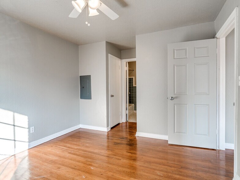 More Photos Of 2037 NW 26th St, Oklahoma City Apartments For Sale