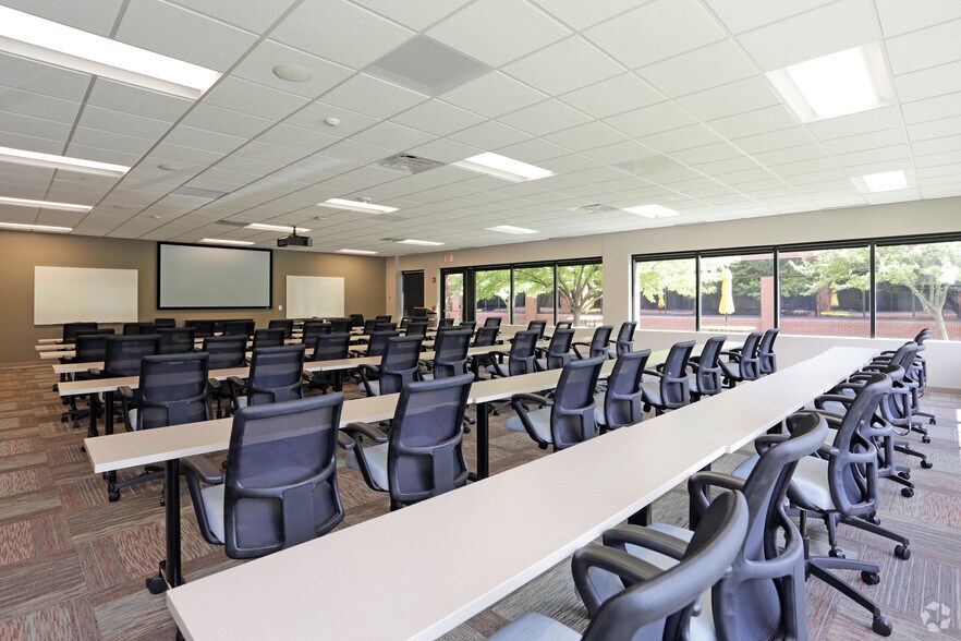 More Photos Of 1075 Jordan Creek Pky, West Des Moines Office For Lease