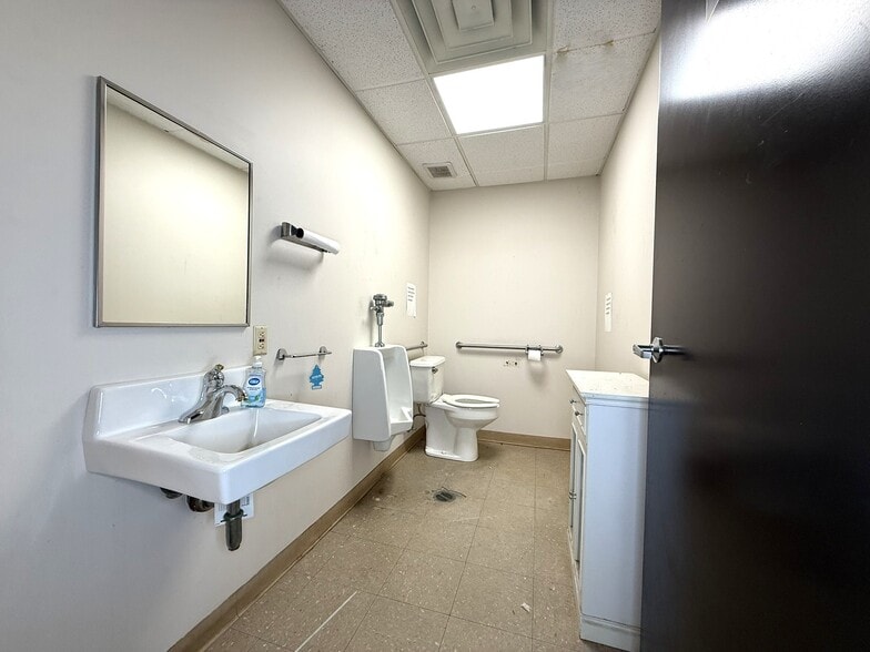 More Photos Of 4944 Ver Plank Rd, Clay Light Manufacturing For Sale