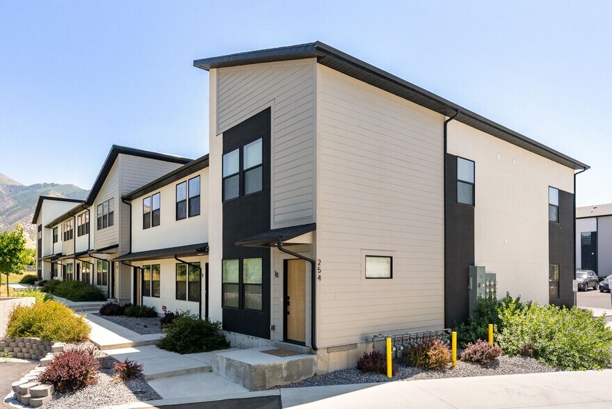 More Photos Of 254 N Spring Creek Pky, Providence Apartments For Sale