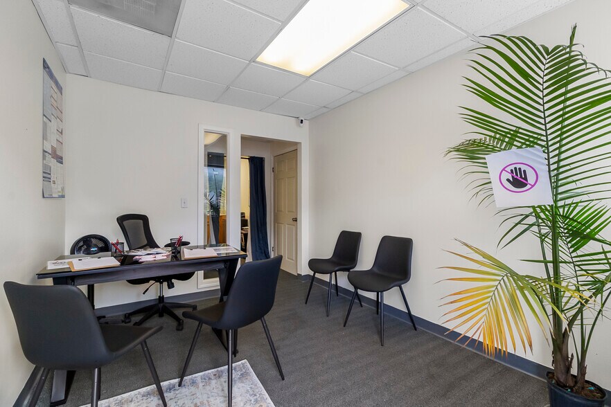 More Photos Of 1119-1123 Merriam Ln, Kansas City Office For Sale