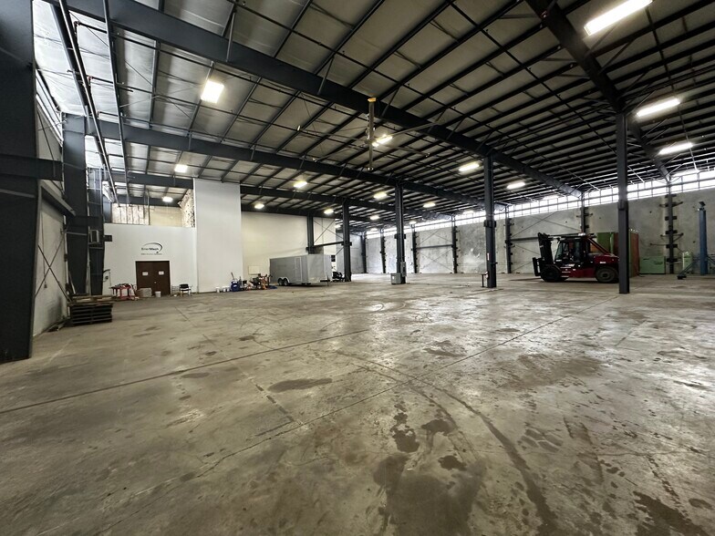 More Photos Of 218 N Preston Ave, Pasadena Manufacturing For Lease