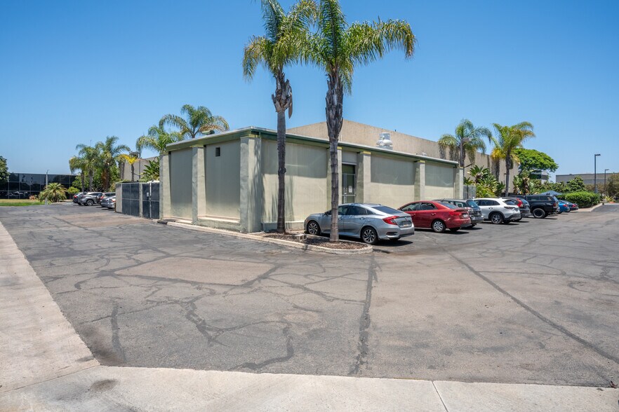 More Photos Of 2261 Rutherford Rd, Carlsbad Research And Development For Lease