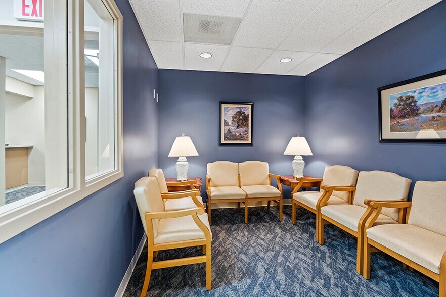 More Photos Of 202 Overland Dr, Greenwood Medical For Lease