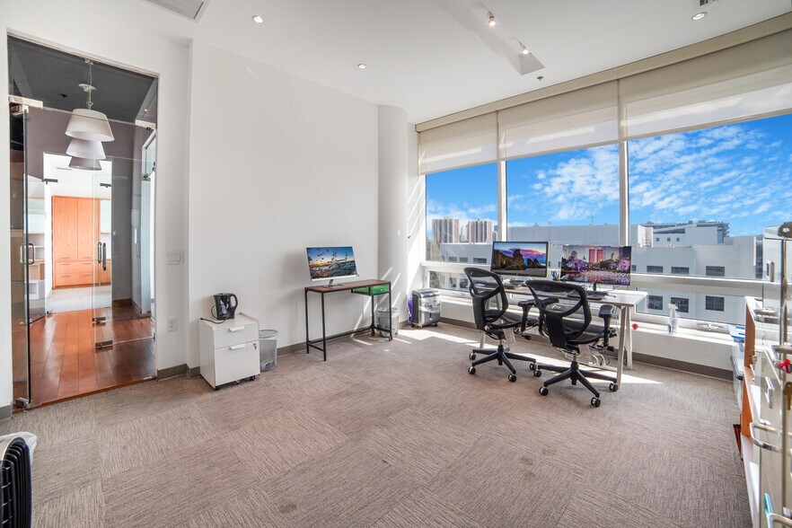 More Photos Of 20900 NE 30th Ave, Aventura Office Residential For Lease