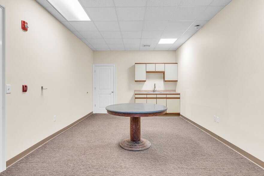 More Photos Of 40 Broad St, Eatontown Medical For Sale