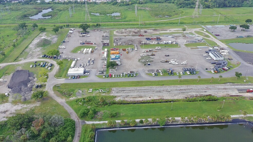 More Photos Of 5275 Hartford St, Tampa Land For Lease